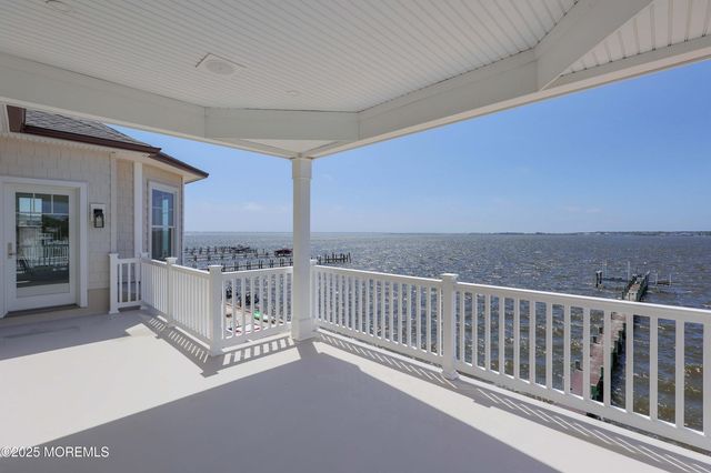 39 Bay Shore Drive, Toms River, NJ 08753