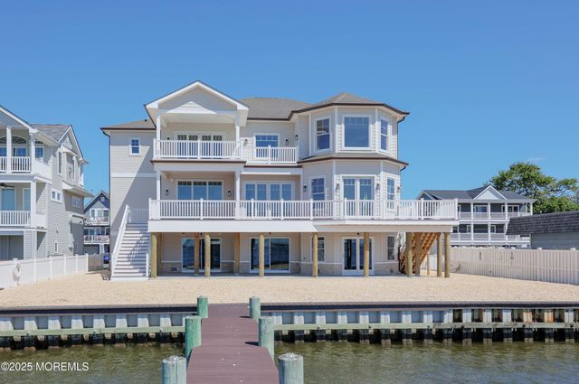 39 Bay Shore Drive, Toms River, NJ 08753