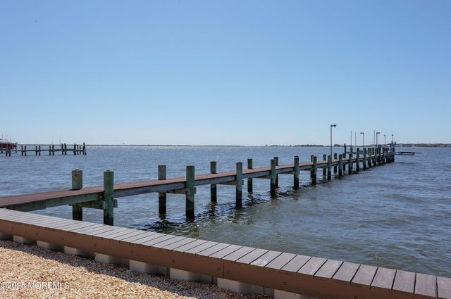 39 Bay Shore Drive, Toms River, NJ 08753