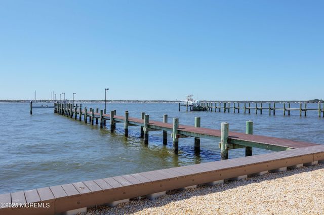 39 Bay Shore Drive, Toms River, NJ 08753