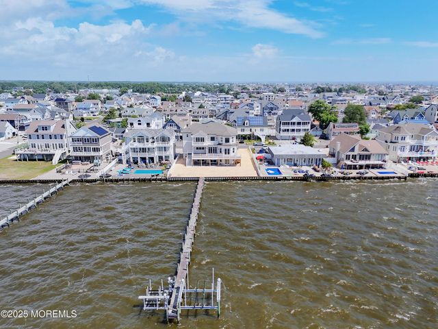 39 Bay Shore Drive, Toms River, NJ 08753