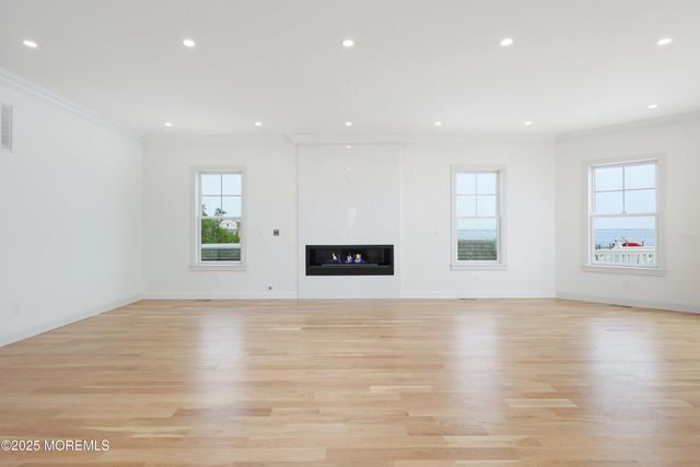 39 Bay Shore Drive, Toms River, NJ 08753