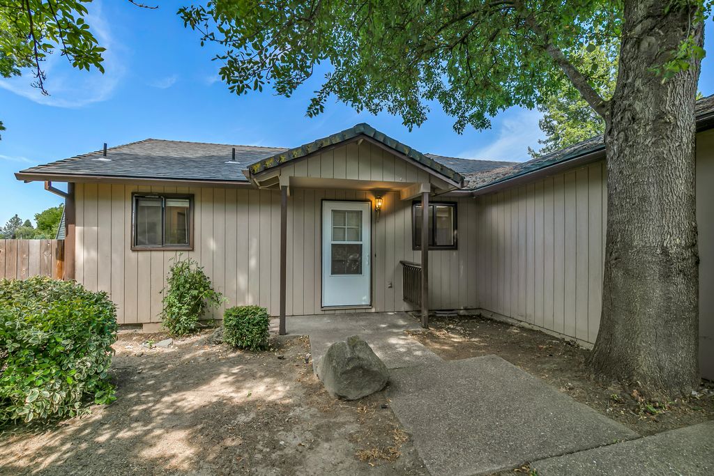 2931 Aldersgate Road, Medford, OR 97504