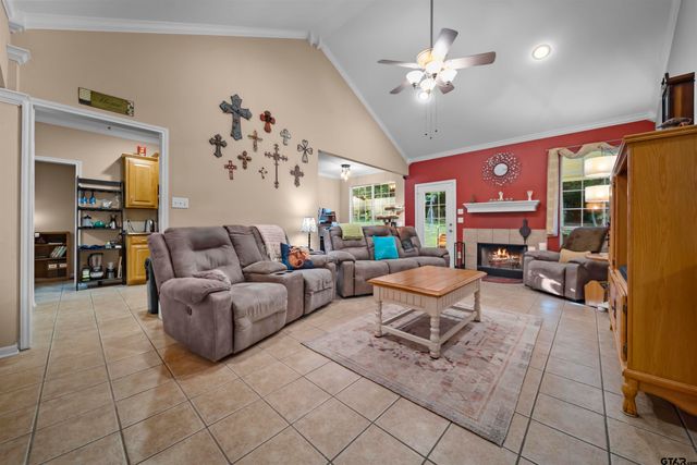 16980 Mary Martin Dr, Flint, TX 75762