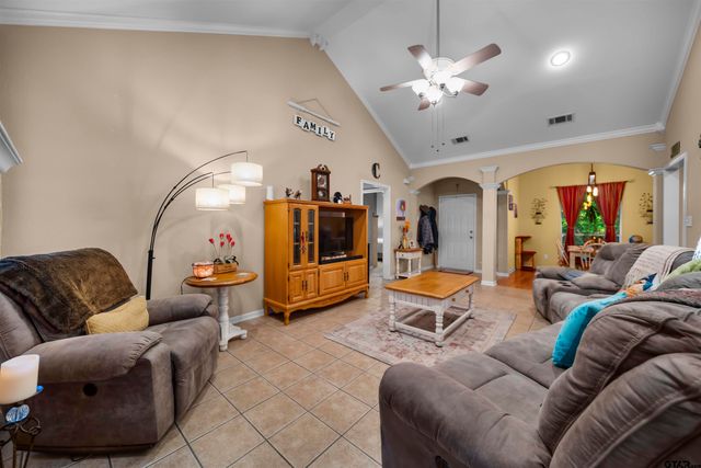 16980 Mary Martin Dr, Flint, TX 75762