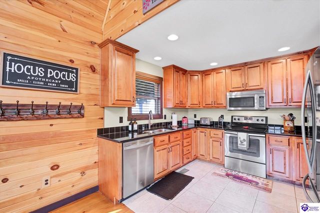 184 Furnace Branch Road, Bee Spring, KY 42207