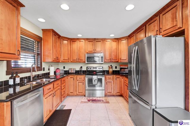 184 Furnace Branch Road, Bee Spring, KY 42207