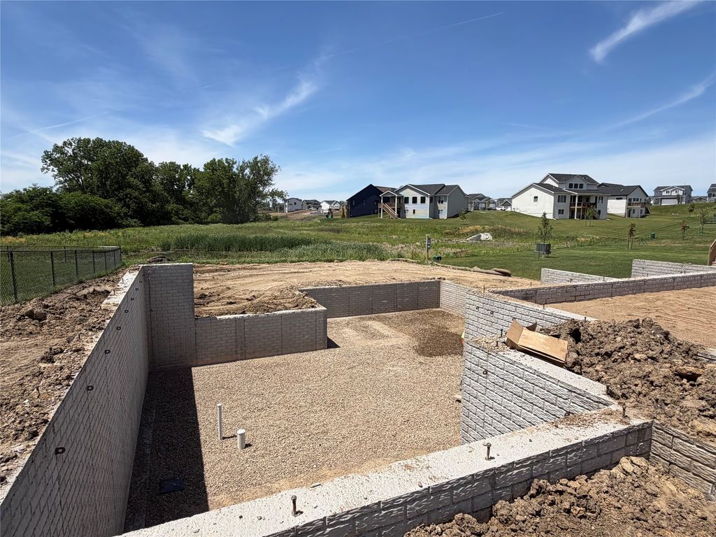 372 Napoli Avenue, West Des Moines, IA 50266