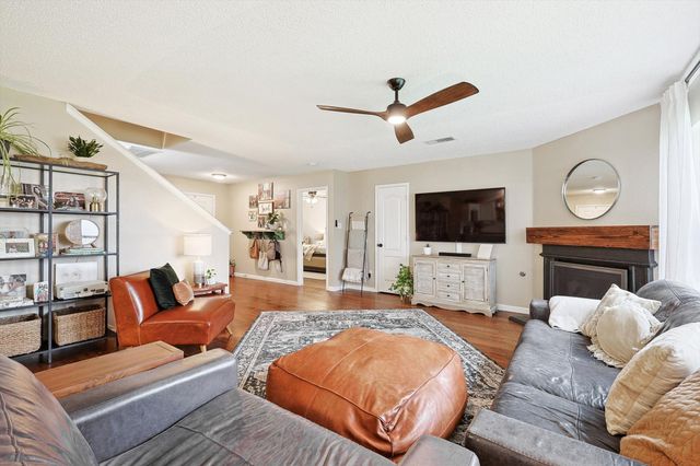 1016 Ridgetop Drive, Justin, TX 76247