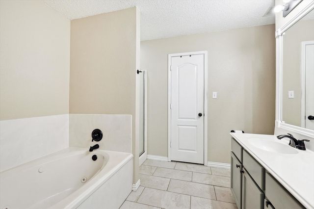 1016 Ridgetop Drive, Justin, TX 76247