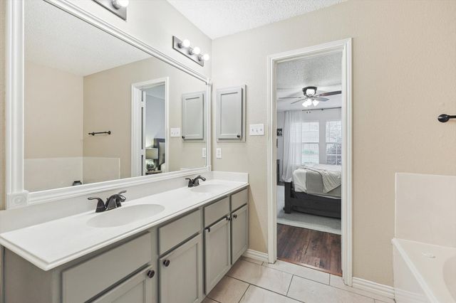 1016 Ridgetop Drive, Justin, TX 76247
