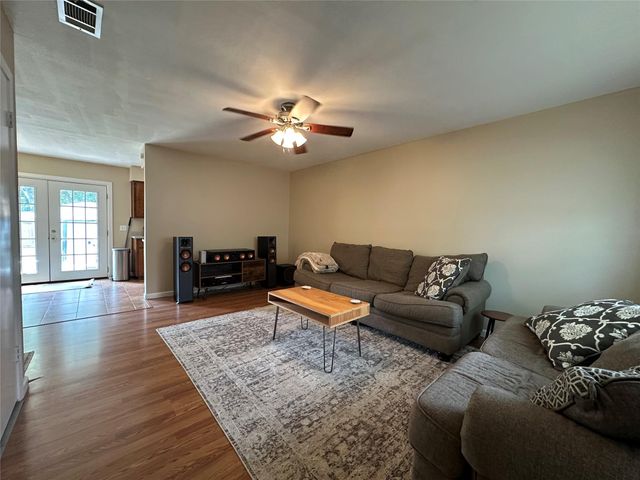 1602 Sagebrush DR, Round Rock, TX 78681