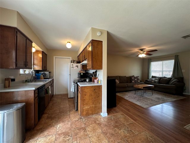 1602 Sagebrush DR, Round Rock, TX 78681