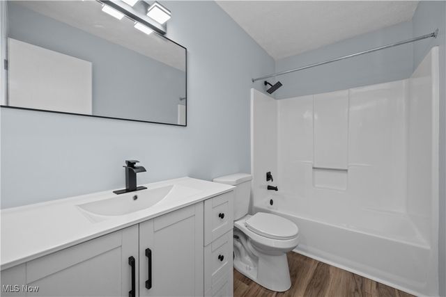 134 California Avenue, Elyria, OH 44035