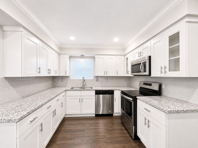 5802 W Bellfort Avenue, Houston, TX 77035