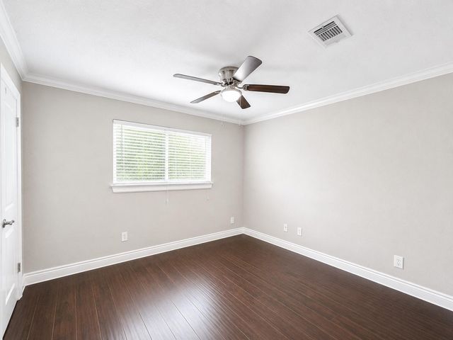 5802 W Bellfort Avenue, Houston, TX 77035