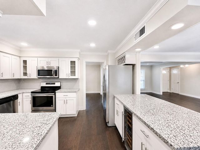 5802 W Bellfort Avenue, Houston, TX 77035