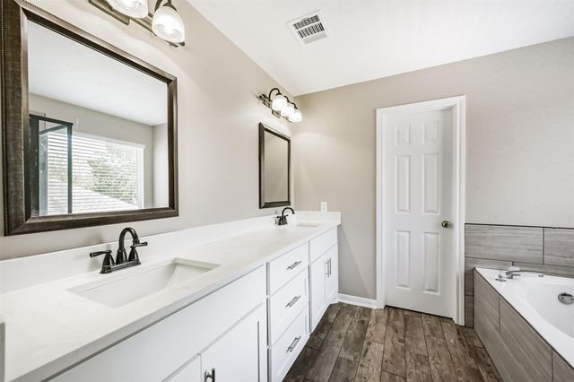 1018 S Wellsford Drive, Pearland, TX 77584