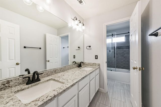 1018 S Wellsford Drive, Pearland, TX 77584