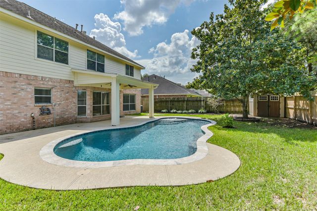 1018 S Wellsford Drive, Pearland, TX 77584