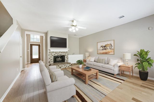 1018 S Wellsford Drive, Pearland, TX 77584