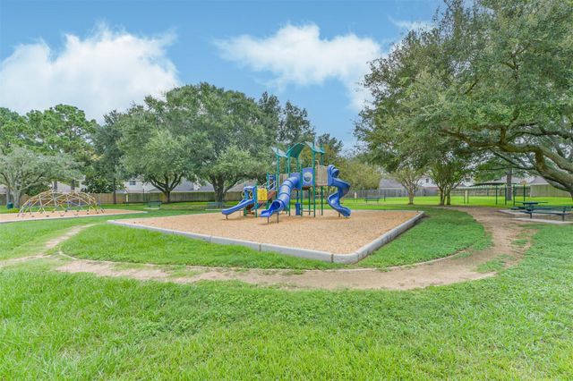 1018 S Wellsford Drive, Pearland, TX 77584