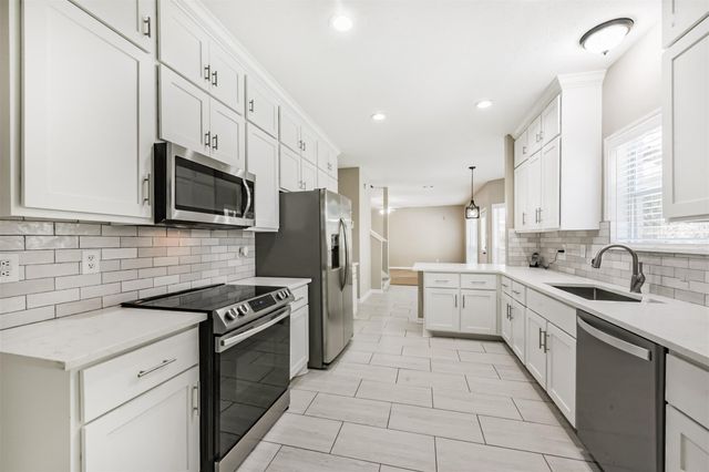 1018 S Wellsford Drive, Pearland, TX 77584