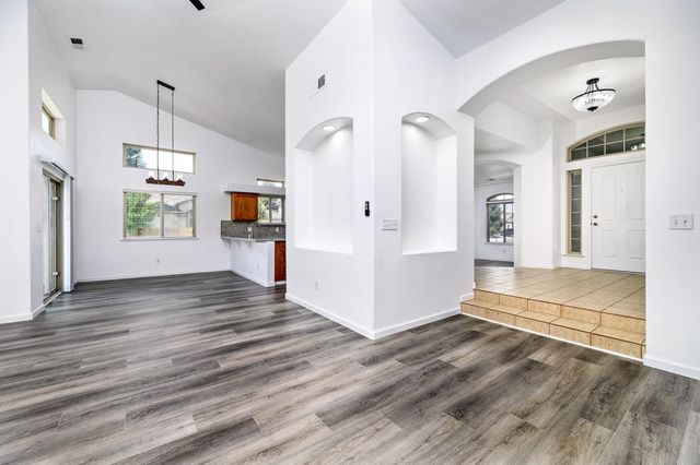 6517 E Amherst Avenue, Fresno, CA 93727