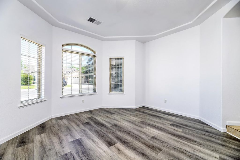 Image 10 of property listing at 6517 E Amherst Avenue, Fresno, CA 93727