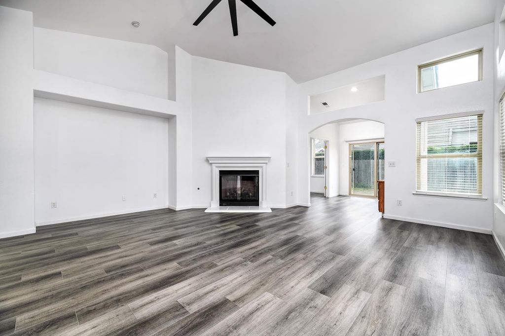 Image 11 of property listing at 6517 E Amherst Avenue, Fresno, CA 93727