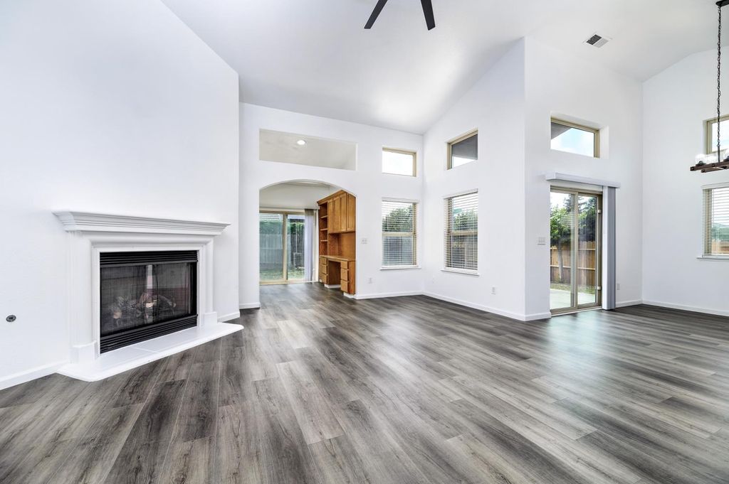 Image 12 of property listing at 6517 E Amherst Avenue, Fresno, CA 93727
