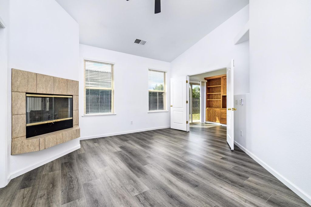 Image 15 of property listing at 6517 E Amherst Avenue, Fresno, CA 93727