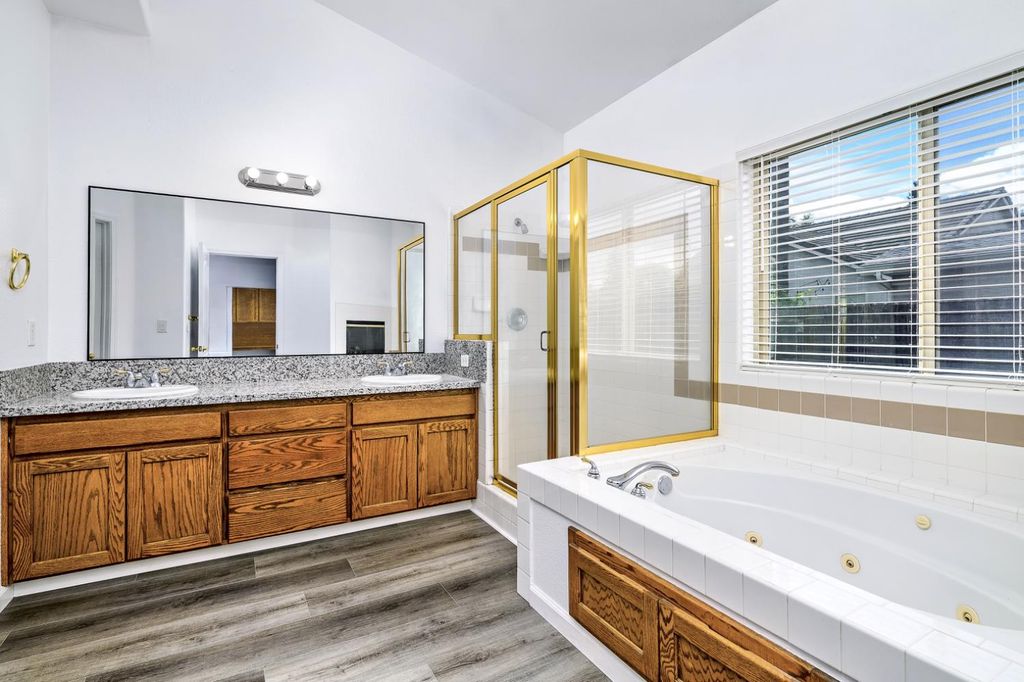Image 16 of property listing at 6517 E Amherst Avenue, Fresno, CA 93727