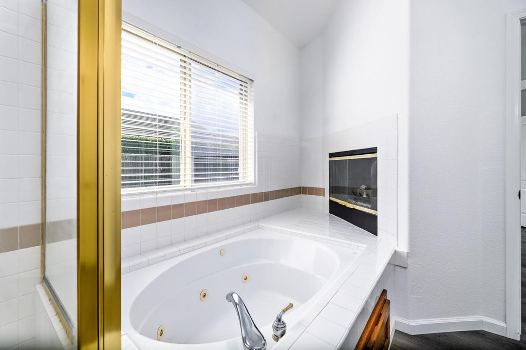 Image 17 of property listing at 6517 E Amherst Avenue, Fresno, CA 93727