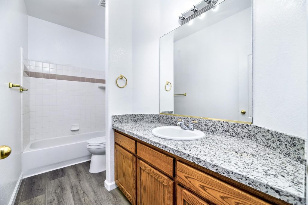 Image 20 of property listing at 6517 E Amherst Avenue, Fresno, CA 93727