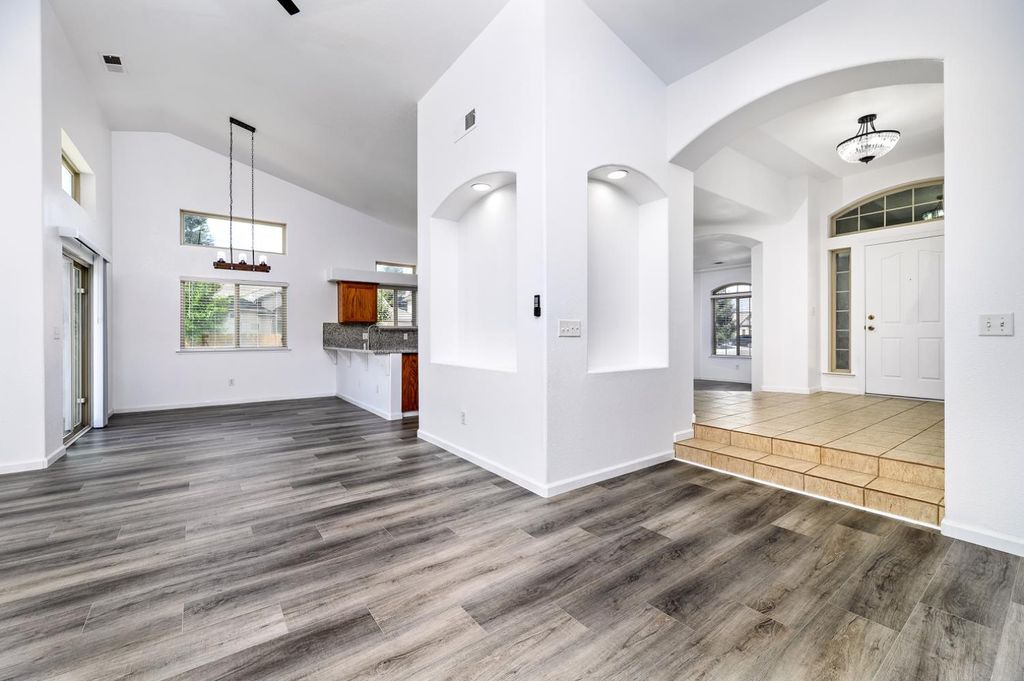 Image 6 of property listing at 6517 E Amherst Avenue, Fresno, CA 93727