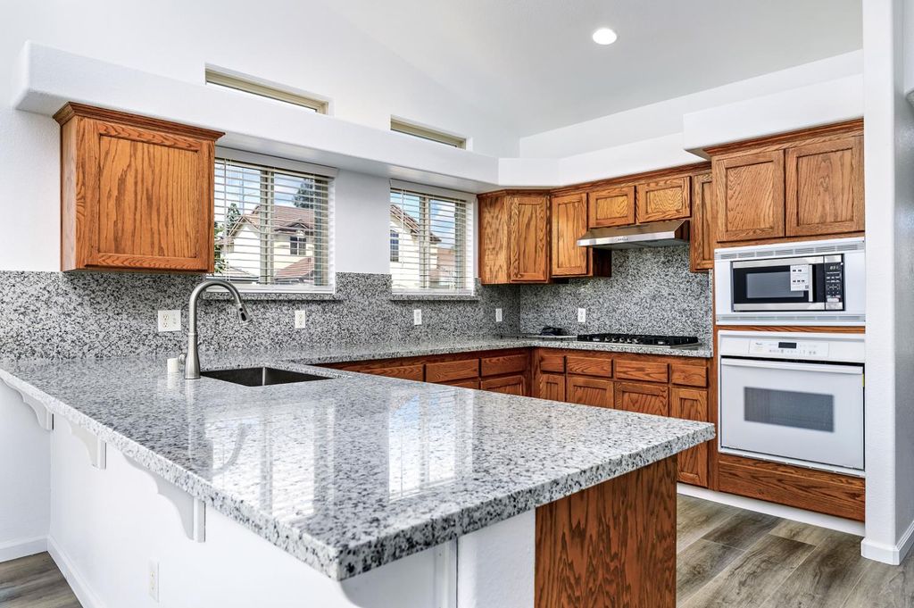 Image 8 of property listing at 6517 E Amherst Avenue, Fresno, CA 93727