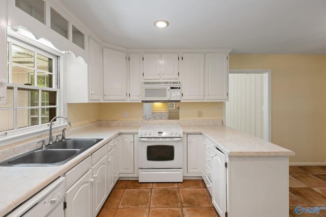 1406 Woodmont Avenue, Huntsville, AL 35801