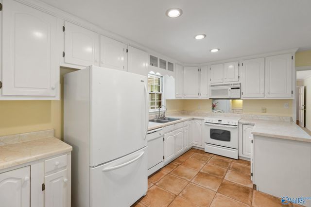 1406 Woodmont Avenue, Huntsville, AL 35801