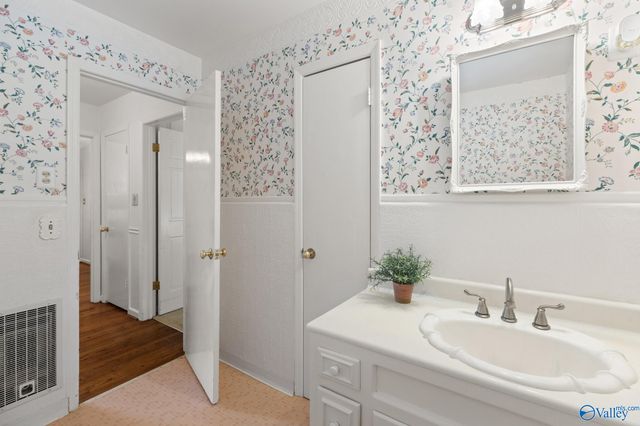1406 Woodmont Avenue, Huntsville, AL 35801