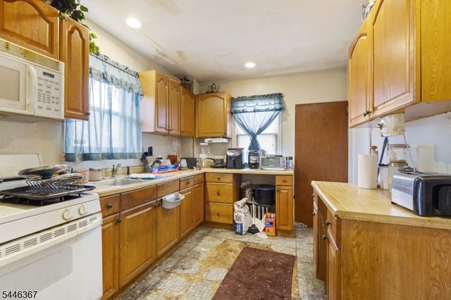 37 Newfield St, East Orange City, NJ 07017