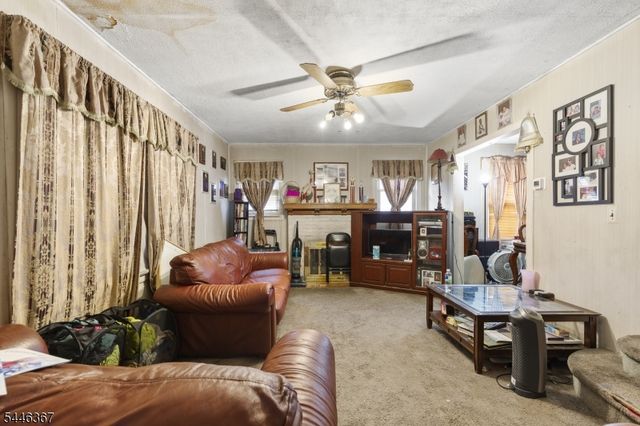 37 Newfield St, East Orange City, NJ 07017