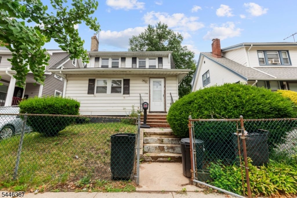37 Newfield St, East Orange City, NJ 07017