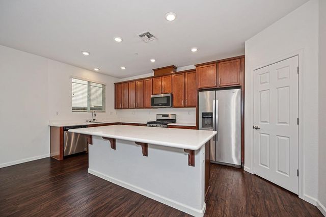 6130 Mehrten Cir, Rocklin, CA 95765