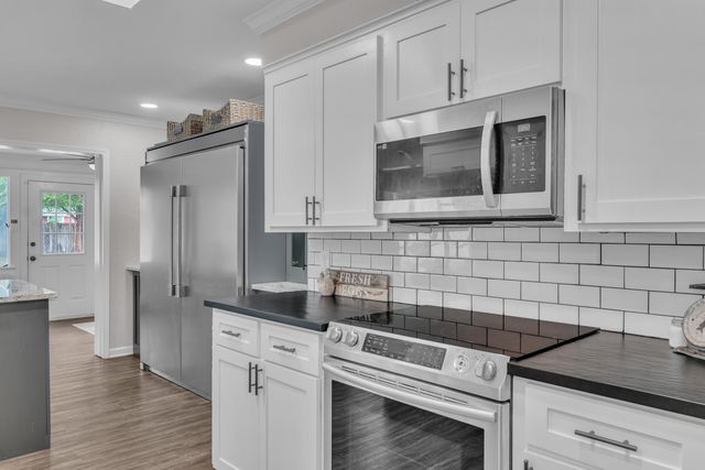 105 E Tulip St, White Oak, TX 75693