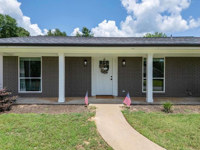 105 E Tulip St, White Oak, TX 75693