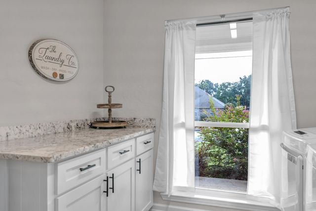 105 E Tulip St, White Oak, TX 75693