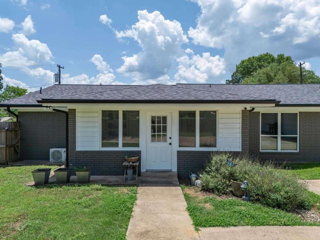 105 E Tulip St, White Oak, TX 75693