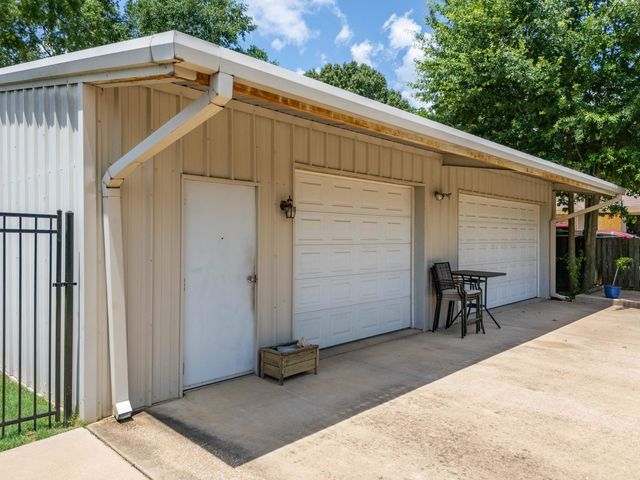 105 E Tulip St, White Oak, TX 75693