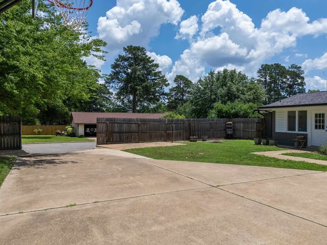 105 E Tulip St, White Oak, TX 75693